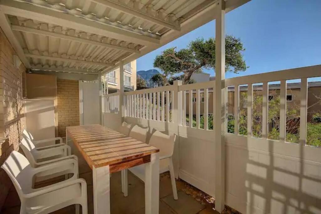 Camps Bay With Private Patio * Cape Town